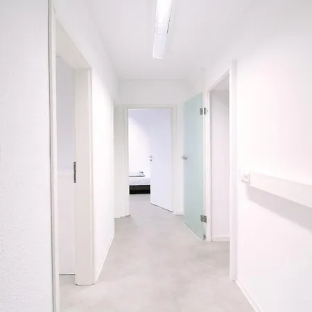 Moderne 5-zimmer-wohnung Mit 2 Badezimmern *